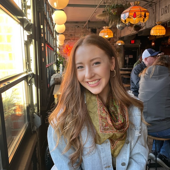 Meet your Posher, Brooke - Picture 1 of 3